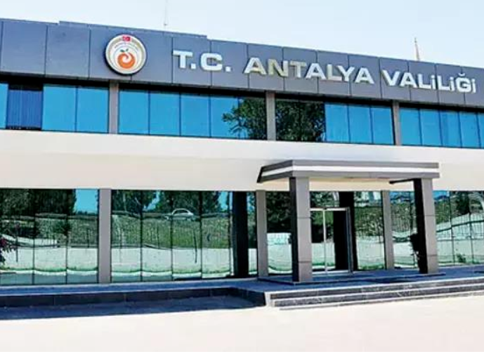 TELEFERİK KAZASININ ARDINDAN MAHSUR KALANLARIN HELİKOPTERLERLE TAHLİYESİ SÜRÜYOR... KURTARILANLARIN SAYISI 59'A YÜKSELDİ  